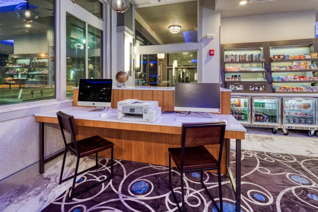 Holiday Inn Express - Kansas City Downtown By Ihg Exterior photo